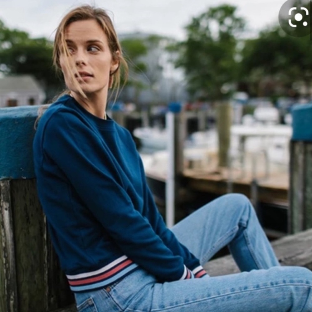 Lake | 100% cotton navy sweatshirt with white striped cuffs size small